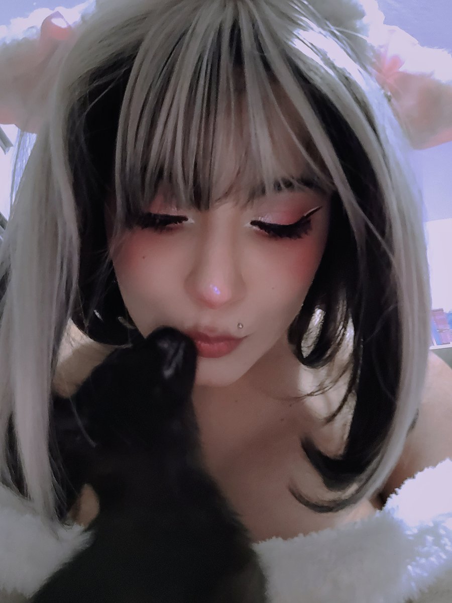 SakuraJu_'s tweet photo. 🐈‍⬛🩷 https://t.co/CR1plkVspz