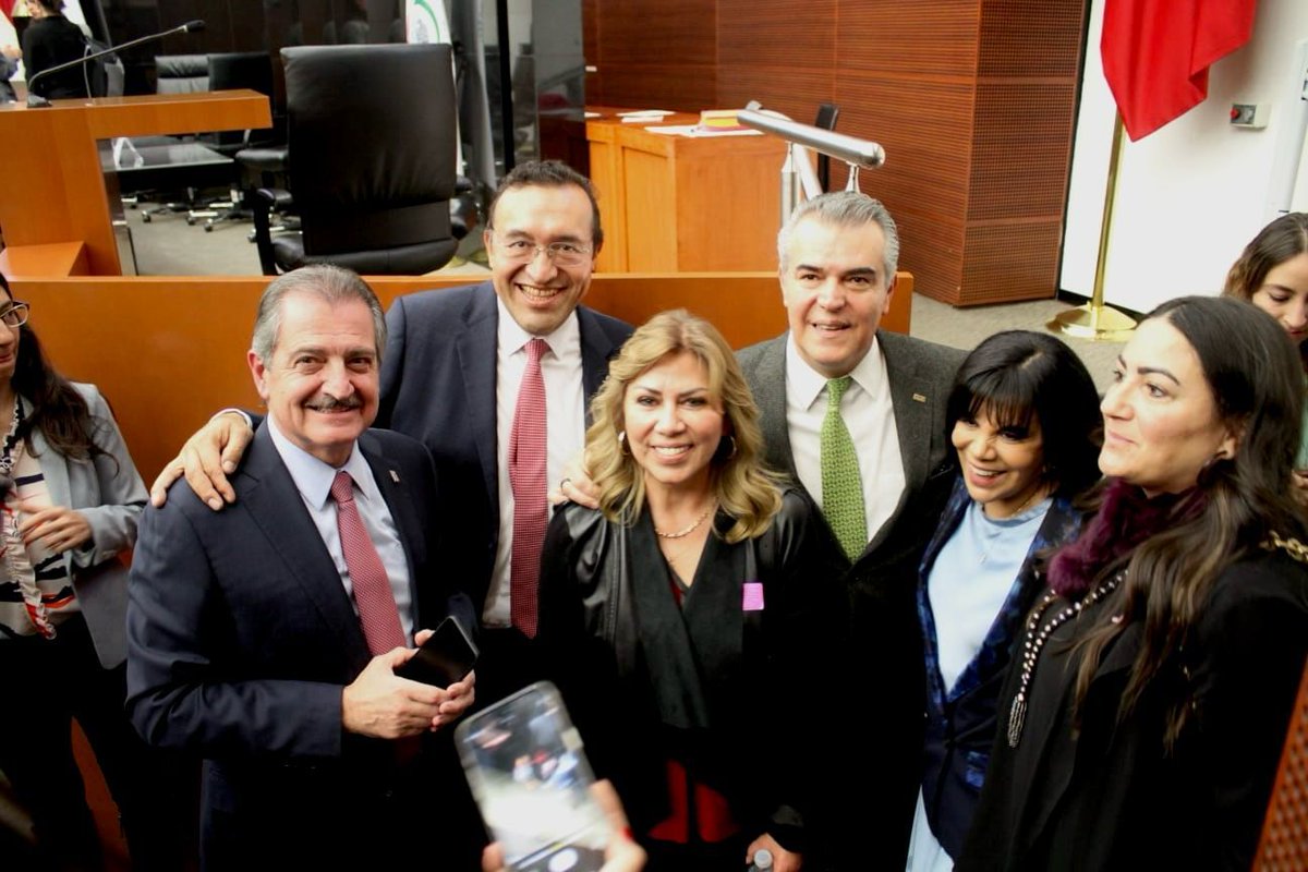 Armando Zúñiga tweet media