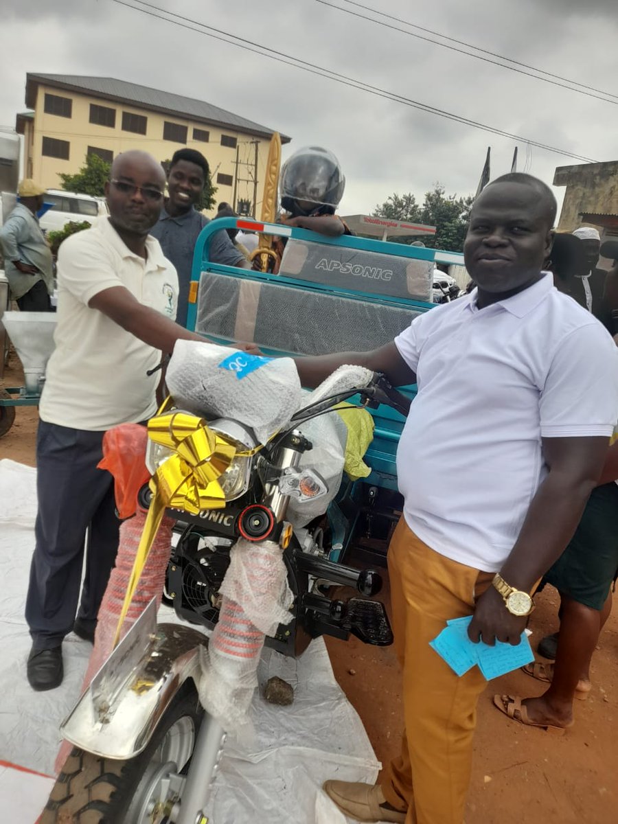 FulgenceN's tweet photo. I'm proud to witness the crowning  of the #ayeiafrica's trainees and beneficiaries who went through our mentoring programs to become commercial farmers. Now being awarded Best farmers in our districts, (Ghana) it validates our commitment 2 raise a generation of agri-entrepreneurs https://t.co/EGtWc9bjlF