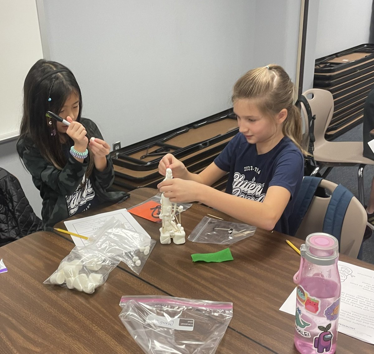SStokes2015's tweet photo. FPSE Student Council completed a Snowman Stem Challenge during  our meeting this morning. It was so much fun watching the representatives work together and build their marshmallow snowman. @ShaferTweets https://t.co/dBjtIfJZ0D