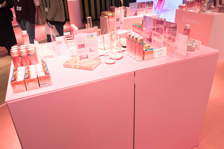 at_cosme_osaka's tweet photo. ＼冬のテカリ悩みにアプローチ✨／
ロート製薬の新ブランド「Calamee」が @ cosme OSAKAで限定イベント開催！
話題のローション、ジェルを店頭でお試しいただけます💗イベントで商品購入した方にはプレゼント*も…🎁ぜひテカリレス肌を体験しに来てください🙌
*なくなり次第終了 https://t.co/xdqD3E9u49