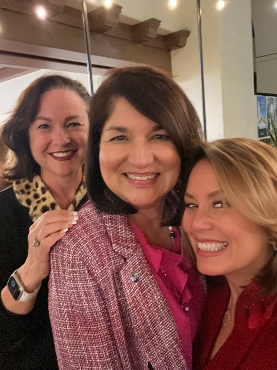 This week #WeAreVanir was represented at several business events including the annual @CCA_DTLA holiday celebration and the @LatinasLeadCA networking breakfast. #PMCM #WomenSupportingWomen #Diversity #WomenOwned