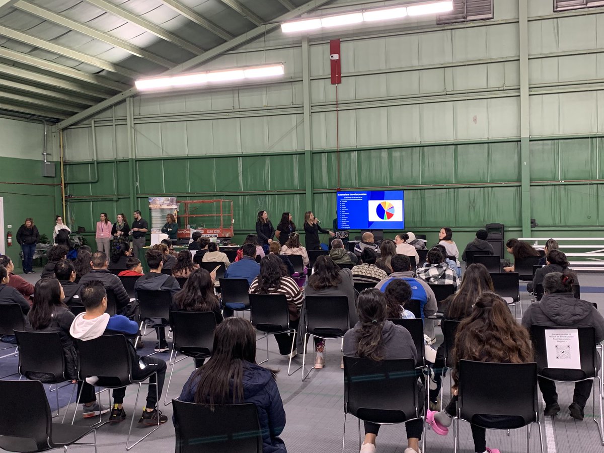 Families learning about <a href="/WestPo_Academy/">West Potomac Academy</a> and the many courses available to students not only at <a href="/theWPboard/">West Potomac HS (we/they/them)</a> but also surrounding schools in the area at tonight’s <a href="/FCPSR3/">FCPS Region 3</a> Post  Secondary Planning Night in Spanish. <a href="/wphsccc/">WPHS College & Career Center</a>