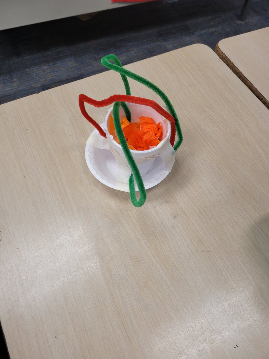 MrsTaylor7720's tweet photo. Jewelry catcher, orange juice holder, bottle warmer, and a fake phone😍 #1stGradeScience @ExplorersCol @AliefISD @AliefLearns @AliefScience @MytraCunningham @MrChavezTeaches https://t.co/lYgIYVlr0D