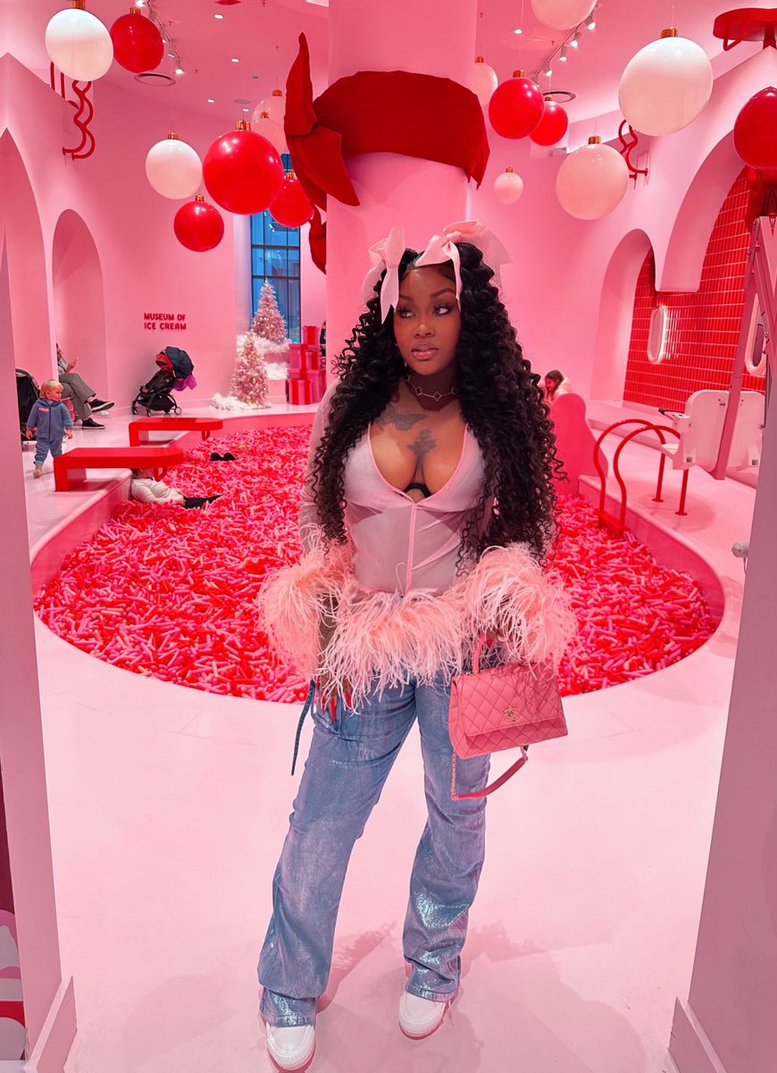 CupcakKe_rapper's tweet image. CupcakKe arrived in Gag City 🎀 🦄