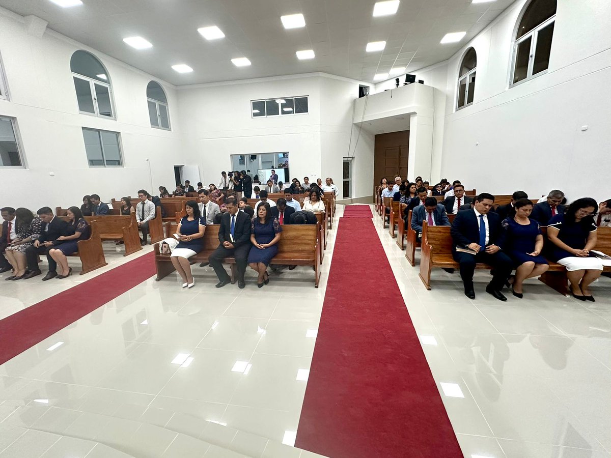 AdventistasMPN's tweet photo. ❤️‍🔥@PrMontalvan, presidente de la UPN 🇵🇪 presenta el mensaje para los aspirantes a la ordenación ministerio pastoral 🙏🏼
🗨"Somos llamados por gracia
Las obras son solo el resultado de Dios"

#Ordenación #LlamadoDeDios https://t.co/K4aOMW5kun