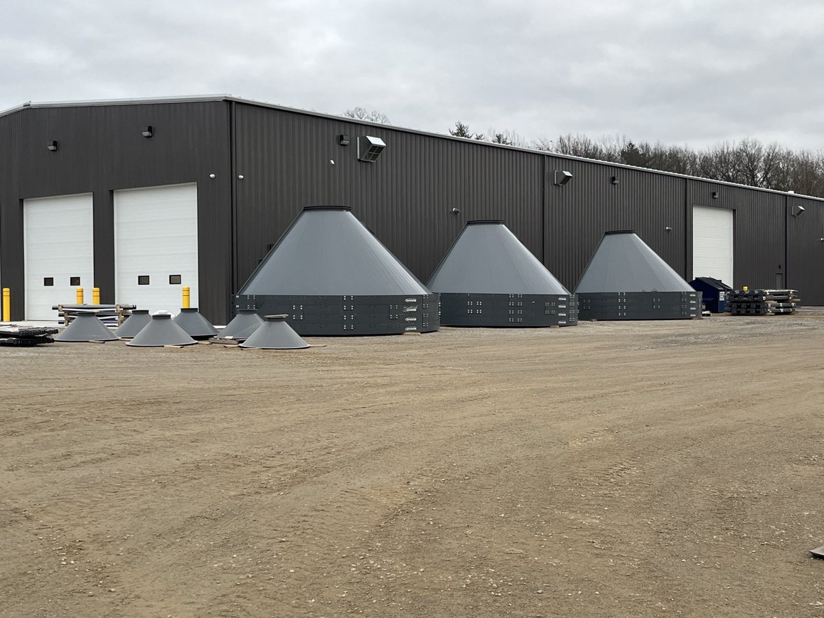 pierson_ken's tweet photo. Extended bin building season :) #6-2409 @meridianmfg #Armtec https://t.co/YRkcJkVld6