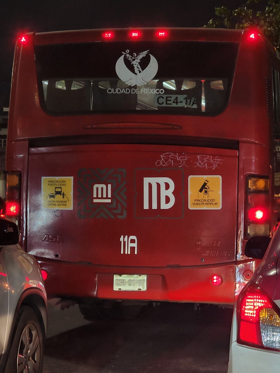 divaley's tweet image. De que sirven los carriles para el #metrobus si están en otros carriles @GobCDMX