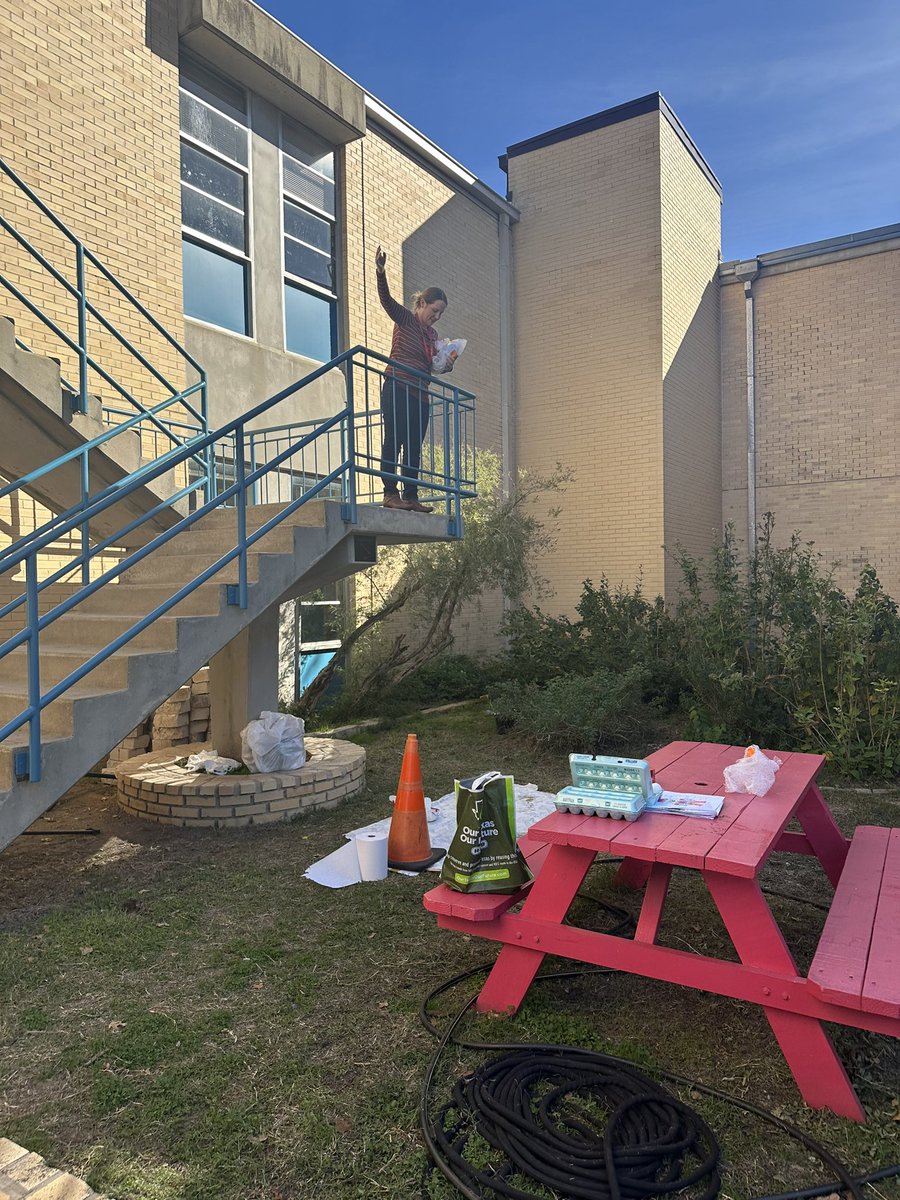 My campus visits for today started with the excitement of the egg drop with first graders at @mathews360. There’s no excitement like finding your egg in one piece after being dropped from the top of the stairs. @Elementary_AISD