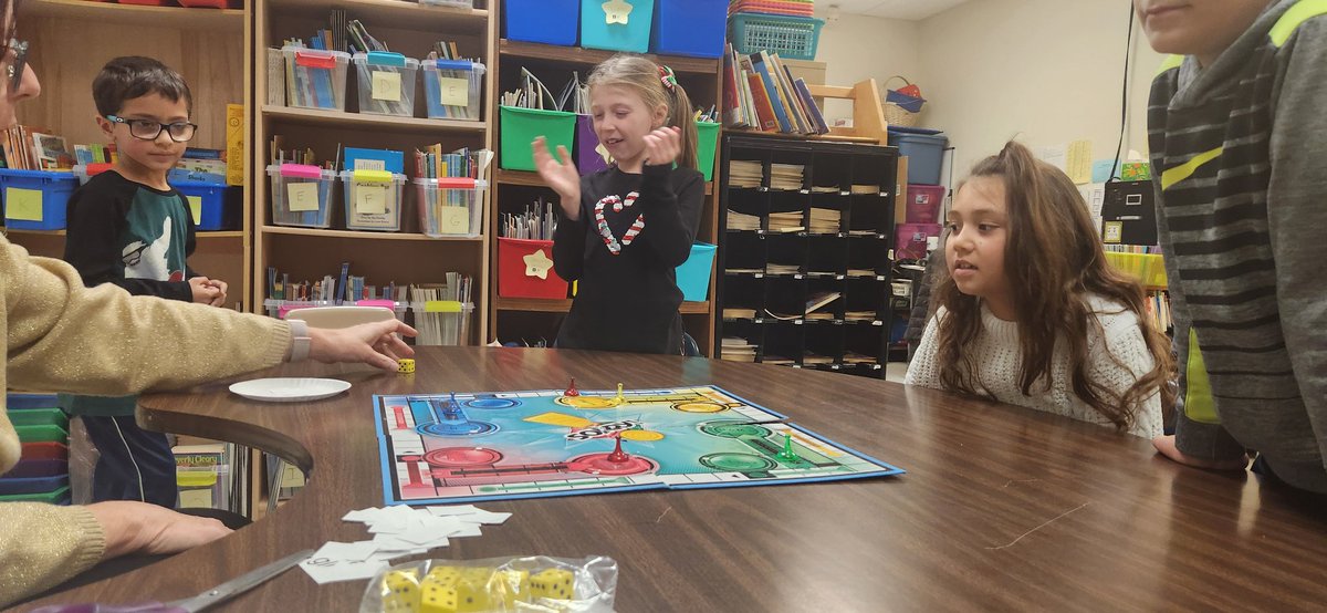 SheridanHillSh1's tweet photo. Mixing a board game with phonics practice... the perfect blend (pun intended!) #ClarenceProud #SheridanHillSharks https://t.co/T2lSiWnXdY