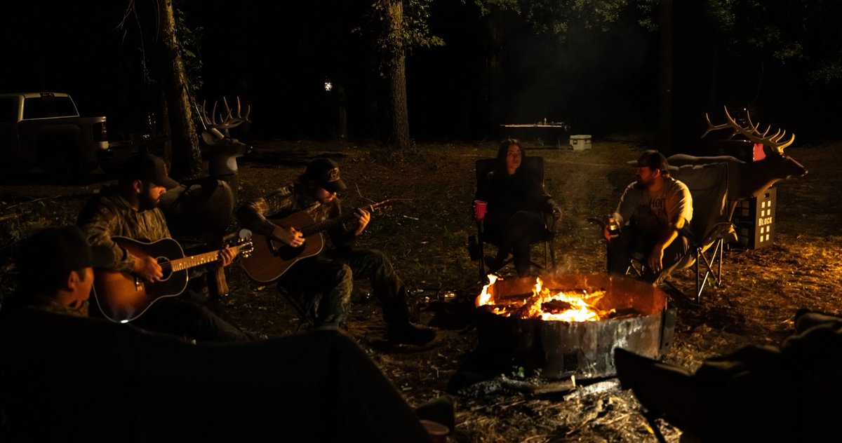 Nomad_Outdoor's tweet photo. Deer camp: Where memories are made. 

📷️: @countryoutdoors 
#NomadOutdoor | #GearThatHunts https://t.co/eEv2FYNWpO