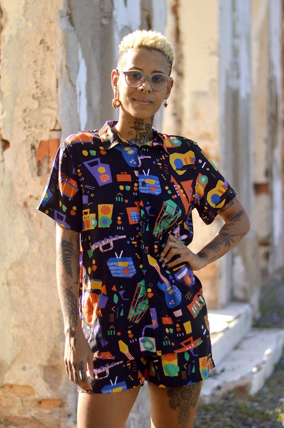 Radiroupa: temos. É luxo demais uma coleção belíssima dessa com uma etiqueta Radioca. Colab com a Terê e o Studio Lombra já com pré-venda: terepraserfeliz.com.br/loja