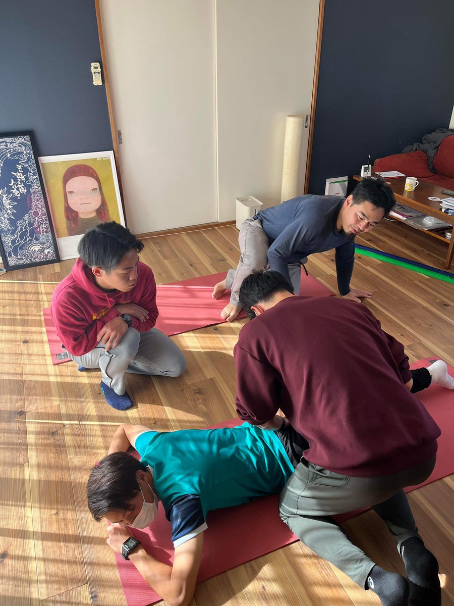 Kota_AT's tweet photo. 久々の投稿です💦

先日白くま隊の勉強会に参加しました。
今週末のケアブース帯同へ向けての練習を行いました！

様々な視点からケア・動作改善を学ぶことができました💪 https://t.co/6T7KyVyqiN