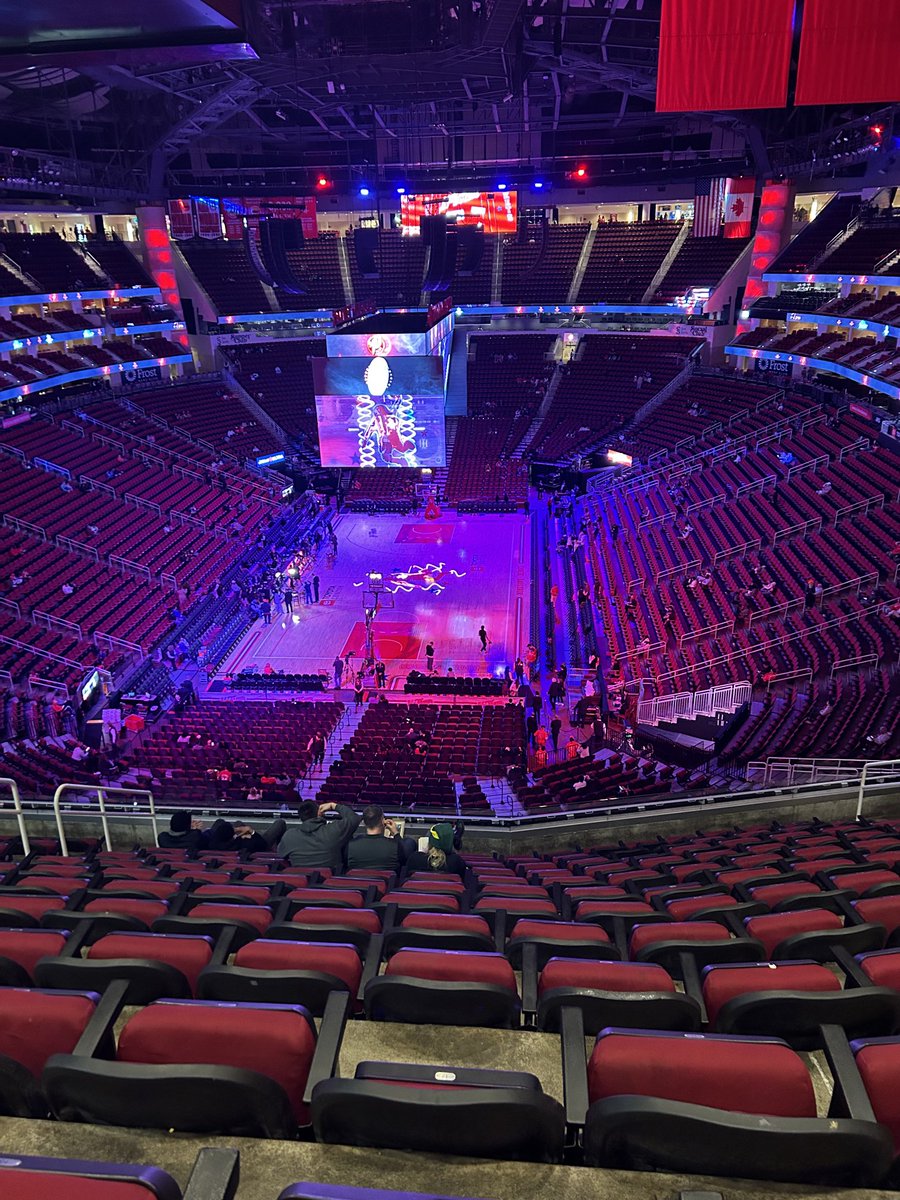 Anyone want to upgrade me and my boys at the rockets game tonight? ⁦<a href="/HoustonRockets/">Houston Rockets</a>⁩