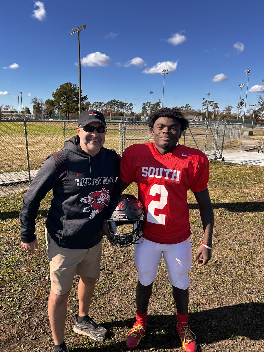 HartsvilleFb's tweet photo. Red Foxes @The1Carmello and @McKendrieD checked in and putting in work @NorthSouthFB practice this week. https://t.co/1bIBm3mwgk