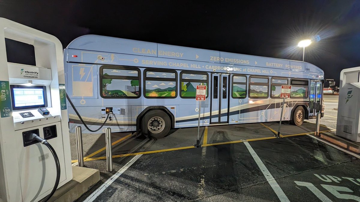 theseabass02's tweet photo. Interesting sight at the Little Rock @ElectrifyAm site (from @ArkansasEVClub on Facebook). Wonder what the range is on that? https://t.co/IhV8y9NsYM