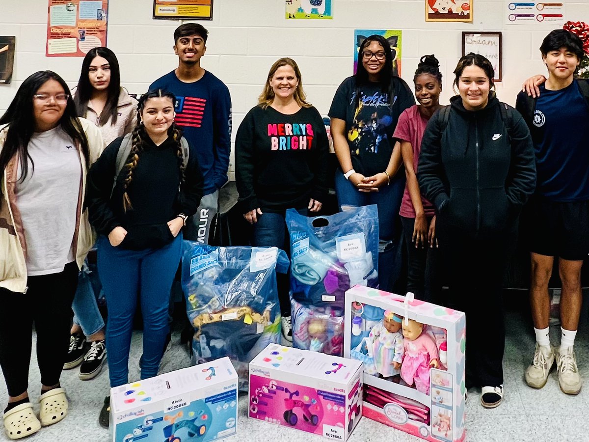 FBLACH720's tweet photo. FBLA collected items for the Patty Cake Houses Hope for Kids as part of a community service project for December. Hope for Kids is a project where needed items are collected at Christmas time for children in foster care. #btty #4theT #gafblacoy #georgiafblaservicechallenge https://t.co/qXEOQMvY2z