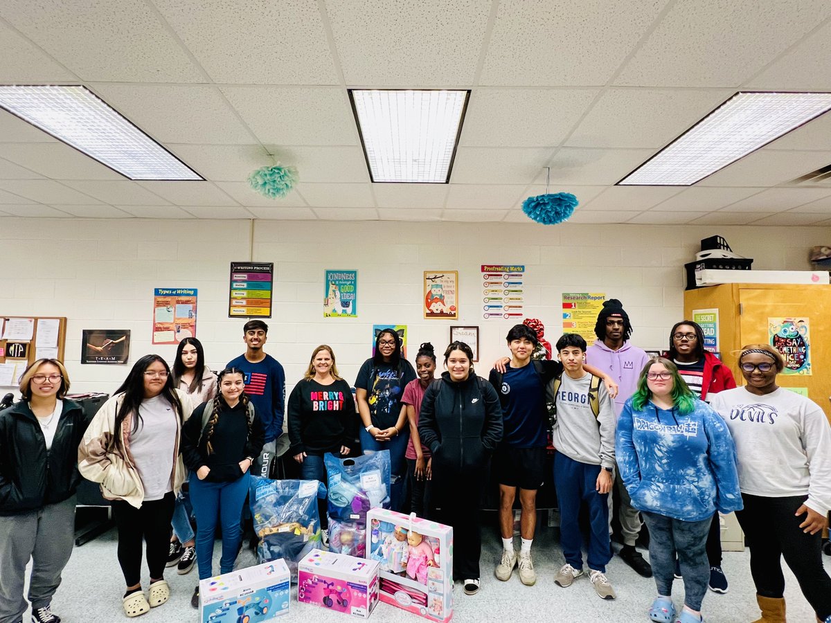 FBLACH720's tweet photo. FBLA collected items for the Patty Cake Houses Hope for Kids as part of a community service project for December. Hope for Kids is a project where needed items are collected at Christmas time for children in foster care. #btty #4theT #gafblacoy #georgiafblaservicechallenge https://t.co/qXEOQMvY2z