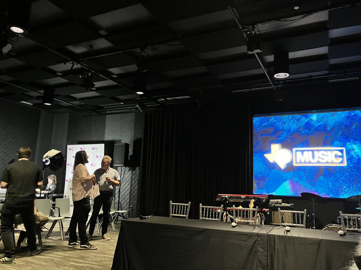 1990Six47's tweet photo. Out at the #TexasPublicRadio event @TPRNews @TPRCommunity @getcreativesa with @DewoeKnoe @jayeAdamss and #InSMusic π€π½ https://t.co/h4ukyRrei6