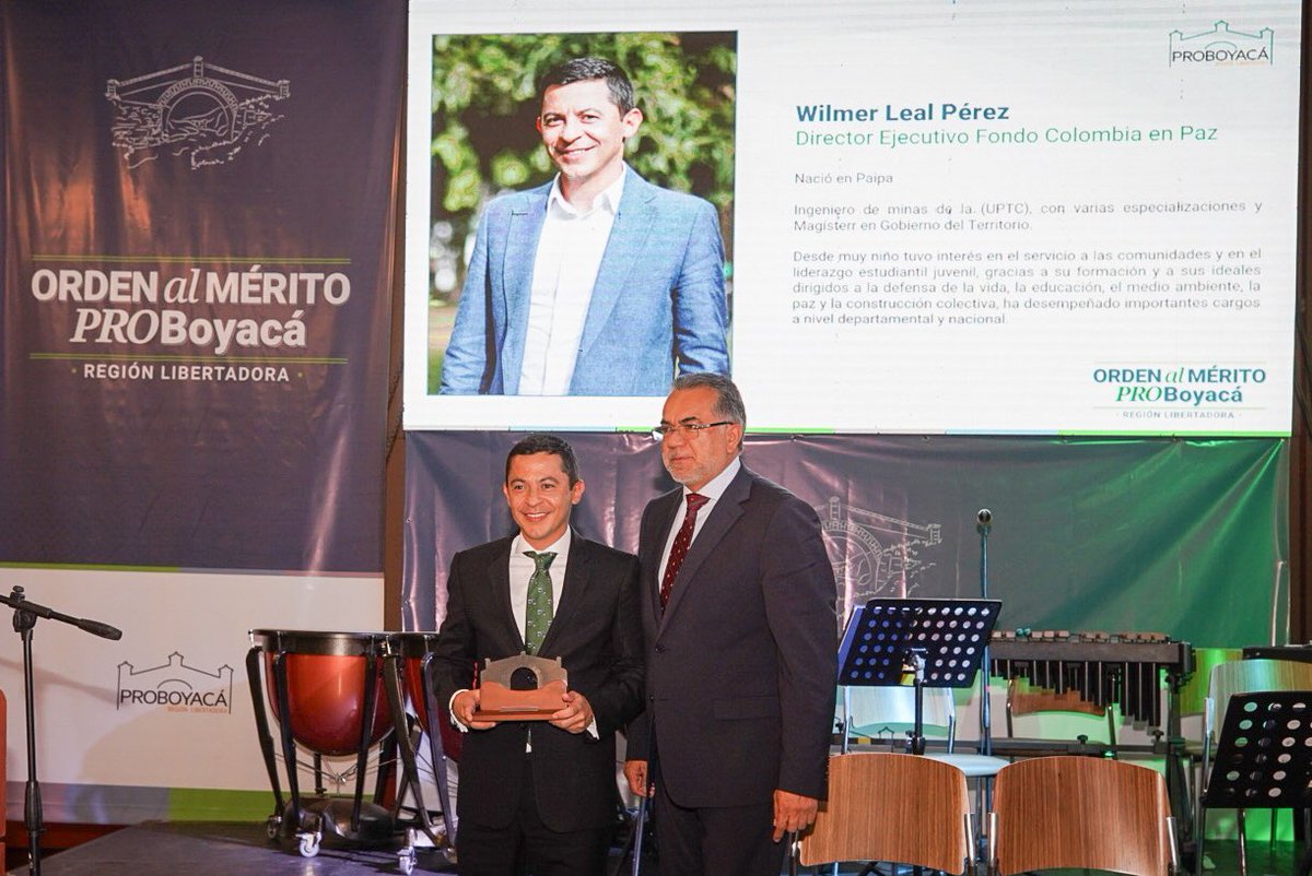 Wilmerlealp's tweet photo. Mil gracias a los empresarios de Boyacá y de todo el país por este reconocimiento.

Me siento honrado de poder servirle a mi departamento y a mi país. En Boyacá están mis raíces y en Colombia está mi gran sueño, el sueño de la paz.

Me comprometo a seguir trabajando incansablemente por una Colombia potencia de la vida, las luchas que hemos dado durante tantos años, han dado y van a seguir dando frutos. 

@pro_boyaca 
@infopresidencia