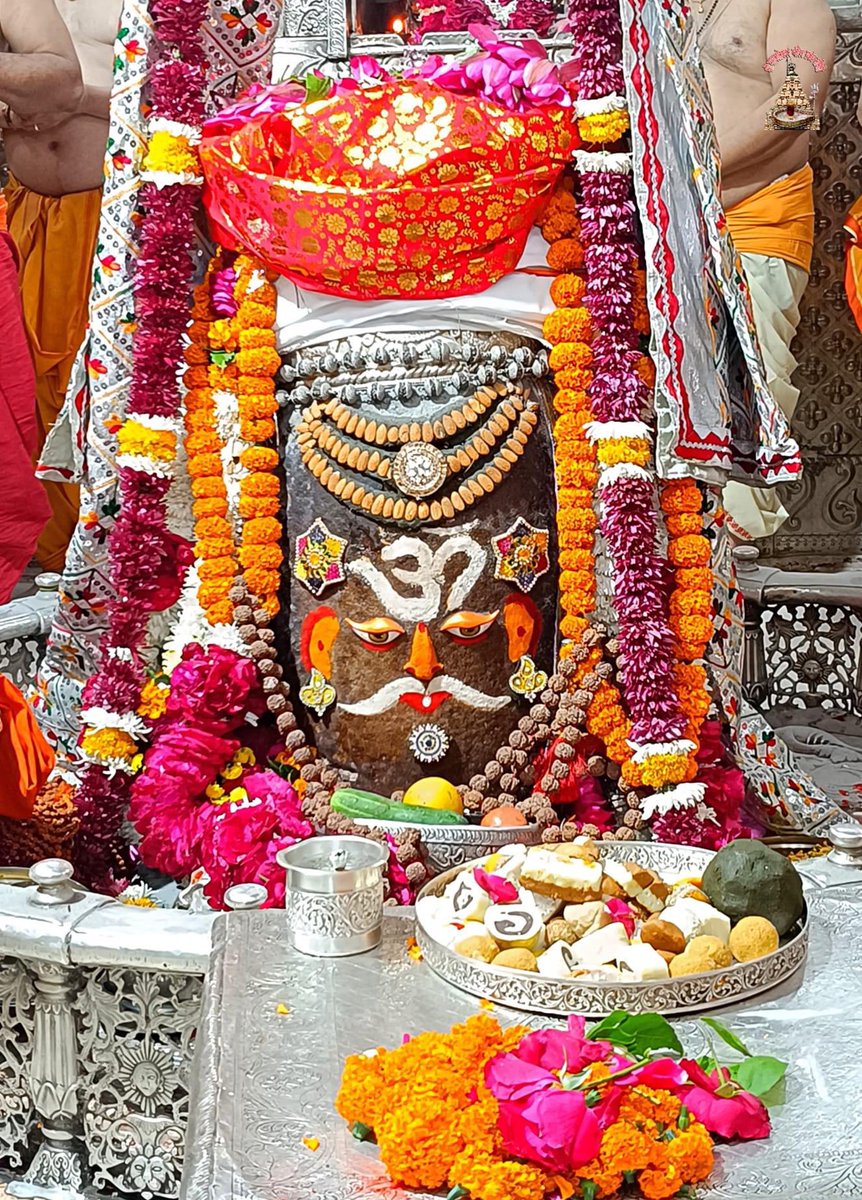 12Jyotirling's tweet photo. श्री महाकालेश्वर ज्योतिर्लिंग जी के आज के भस्म आरती श्रृंगार दिव्य दर्शन 07.12.2023 https://t.co/FcnJBuul6J