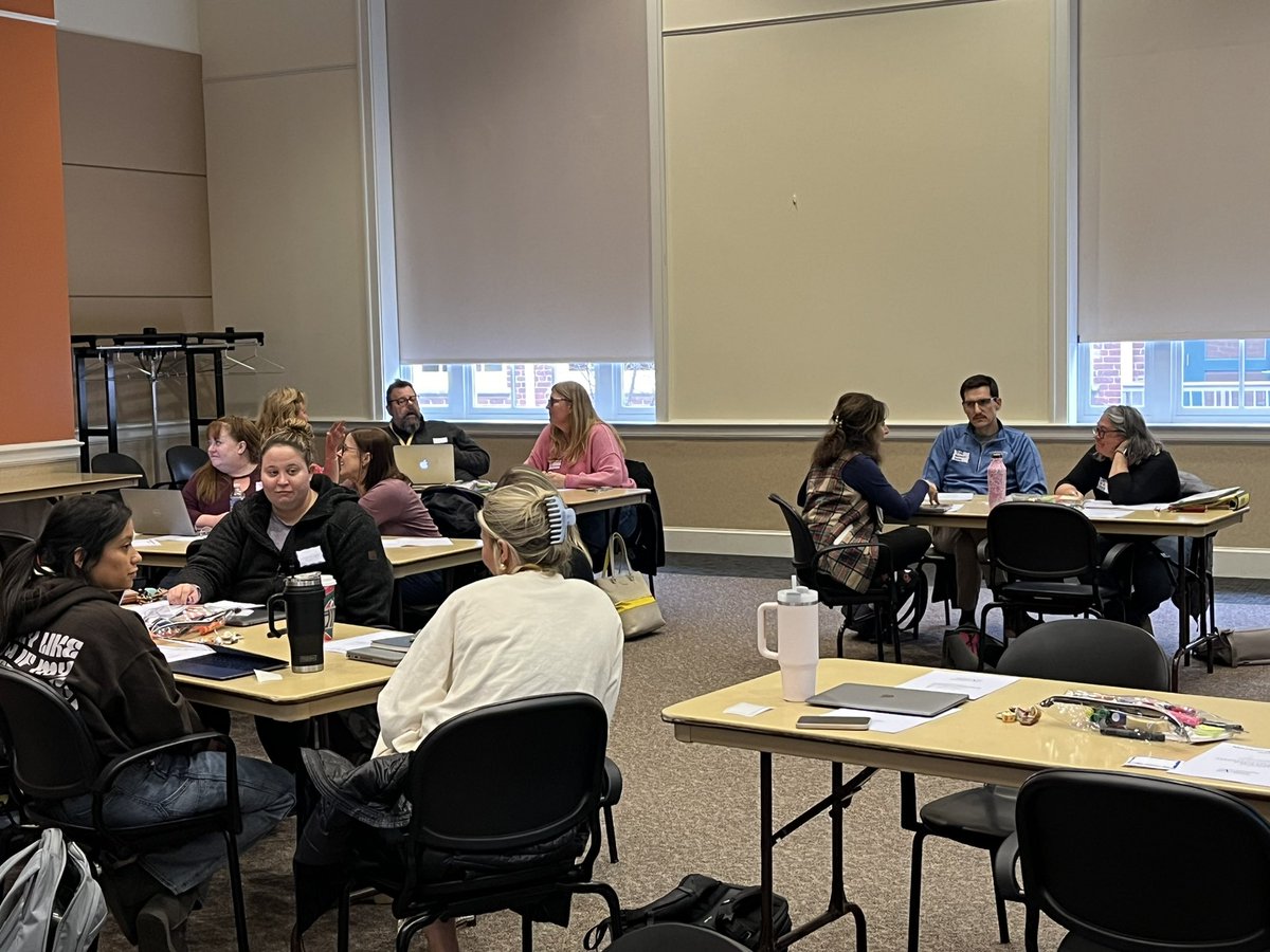 APSlearns's tweet photo. Great afternoon of mentor training for our dedicated, hard working teacher mentors! @ProfLrnSpec @TylerDufrene5 @TeachKapelski @AndiWebb1 @APSVirginia #APSLearns https://t.co/9slfYwL5cl