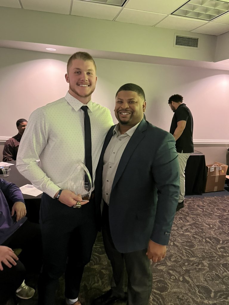 maverick_scoop's tweet photo. Congratulations to @jacobfdaulton on winning Defensive Player of the Year. Also congratulations to @khai_west11 and @MavenKretche
#MakeTheJourney #RollHerd #HornsUp #C2BE #WAR #BAW 1-0! https://t.co/KSG6qEqFEV