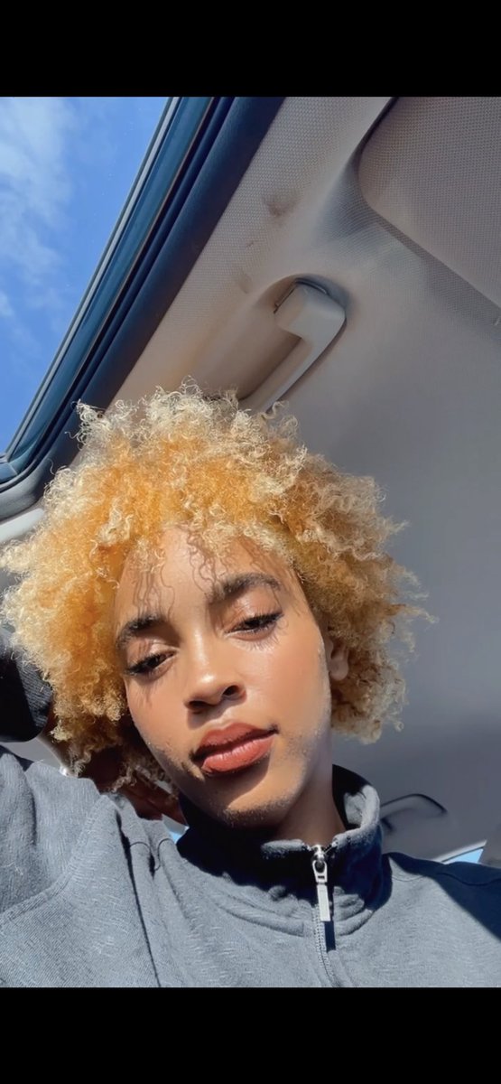 JazzminDuncan's tweet photo. @Psychonaughtyy I’m trying not to cut it 🤭🌞✨ https://t.co/hpFMZcRI6v