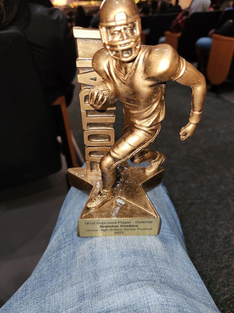 yothatsbhos's tweet photo. We may not have come out with the wins we wanted. But I wouldn’t want to go into a dog fight with any other coaching staff in the world! Appreciate Coach Mike and Coach Buck and Coach Drico for believing in me! I will forever be grateful. #300 #knightforlife @CoachBuckGurley https://t.co/fNAdu1fRhQ