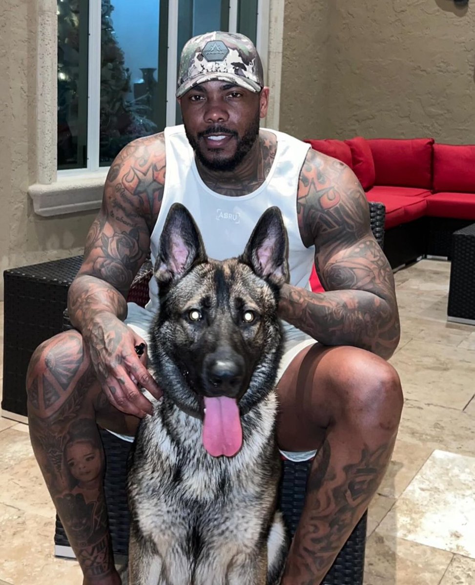 jazzmcding94678's tweet photo. Eugene. I’m going to real here. You CANNOT tell me this guy is not an F-350. Could quite possibly be 14 wheeler. To tell me that you have to have a Lamborghini engine to throw a ball 98 plus is psychotic. The cuban missile is just an example of what MLB pitchers should entail. https://t.co/OgaDgNJi9h