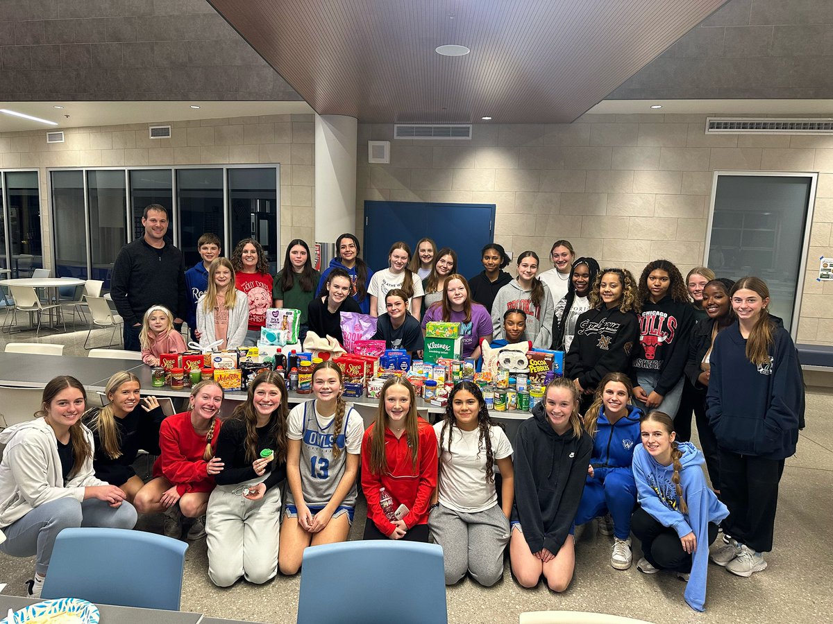 Our girls worked hard the past couple of weeks collecting non-perishable food items and other products to help those in our community. Thank you to the Pickens family for allowing us to be part of this and for joining our team dinner tonight! #BiggerThanBasketball  ❤️
