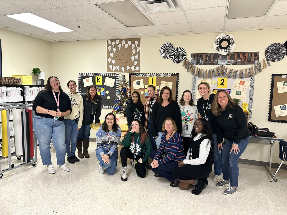 CamelotES_OCPS's tweet image. Today we got our mentors and mentees together for a holiday celebration. We made ornaments, drank hot chocolate, and exchanged stress relief gifts. It was nice to mix, mingle, and relax! @NAllen_OCPS  @ocpsmentor #ocps