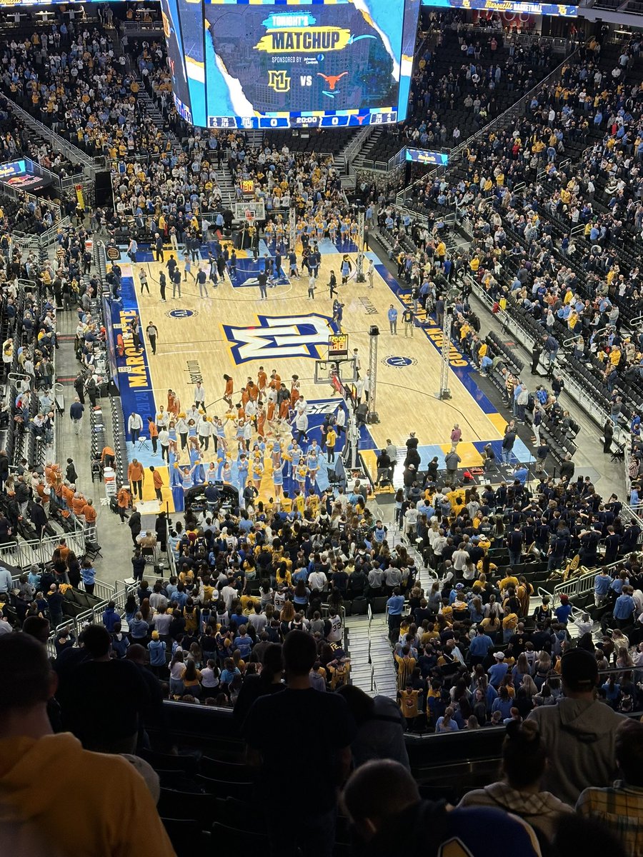 Chubbss24's tweet photo. Back to back nights at the Forum. This Saturday makes day 3 this week. Great week of basketball!! https://t.co/jPmly4wlAp