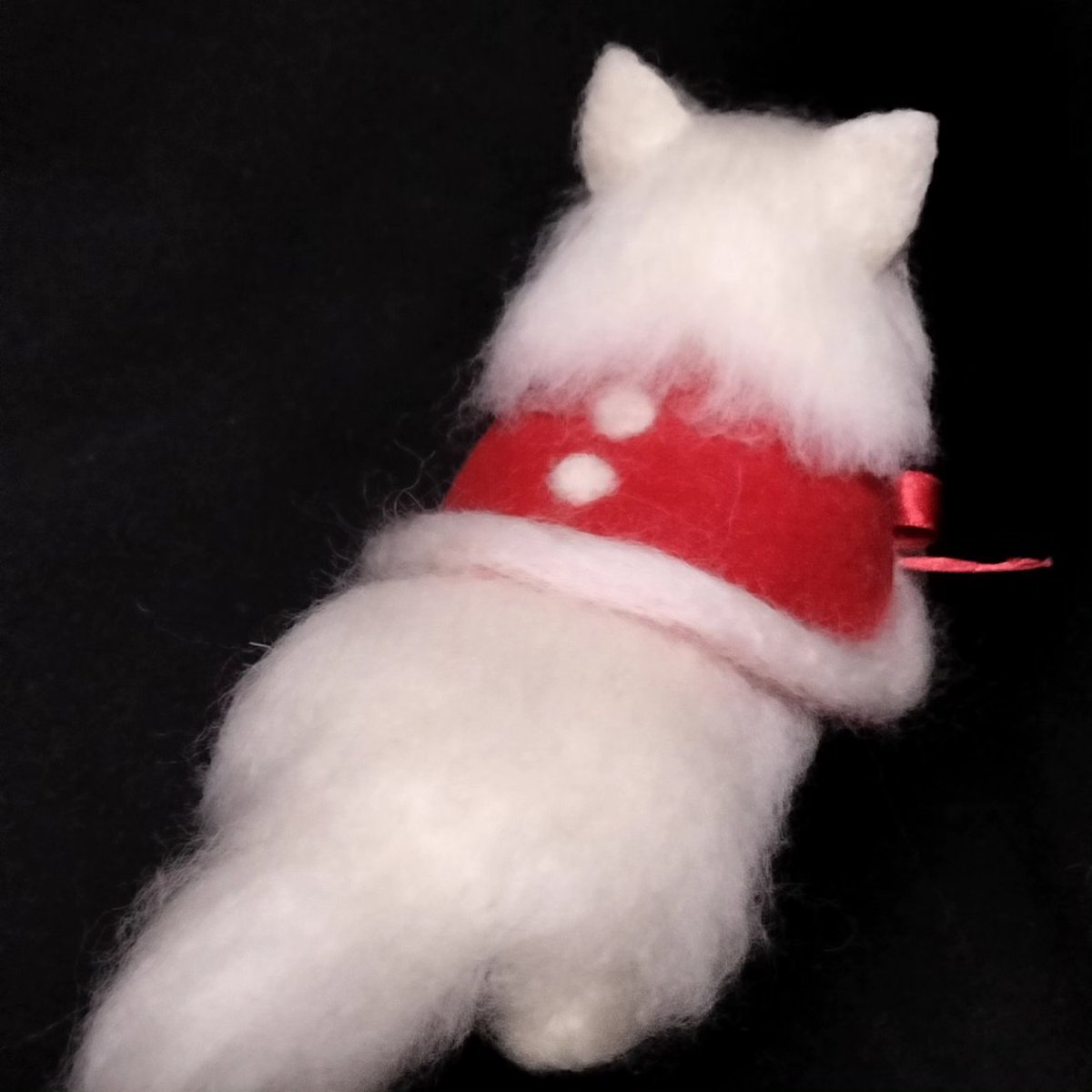 _fluffy_animals's tweet photo. 大好きな日本スピッツ❤クリスマスケープも作りました。
世界に一つだけの作品、minneで販売中です！素敵なご縁がありますように…❤
#羊毛フェルト #minneで販売中 #ハンドメイド作品 #ハンドメイド好きさんとつながりたい #���本スピッツ #犬のいる暮らし #犬好きさんと繋がりたい #クリスマス https://t.co/8Ockk2qzDn