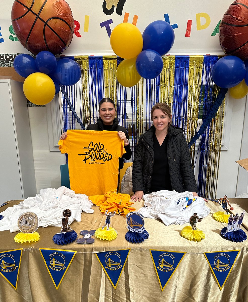 SVDPSF's tweet photo. Our clients over at Division Center had an amazing time at our Warriors Launch party! 

We handed out hoodies, shirts, and tote bags to clients!

Our clients are all geared up for tonight’s game! Thank you! @Warriors

#Dubnation https://t.co/vgrSB0Onut