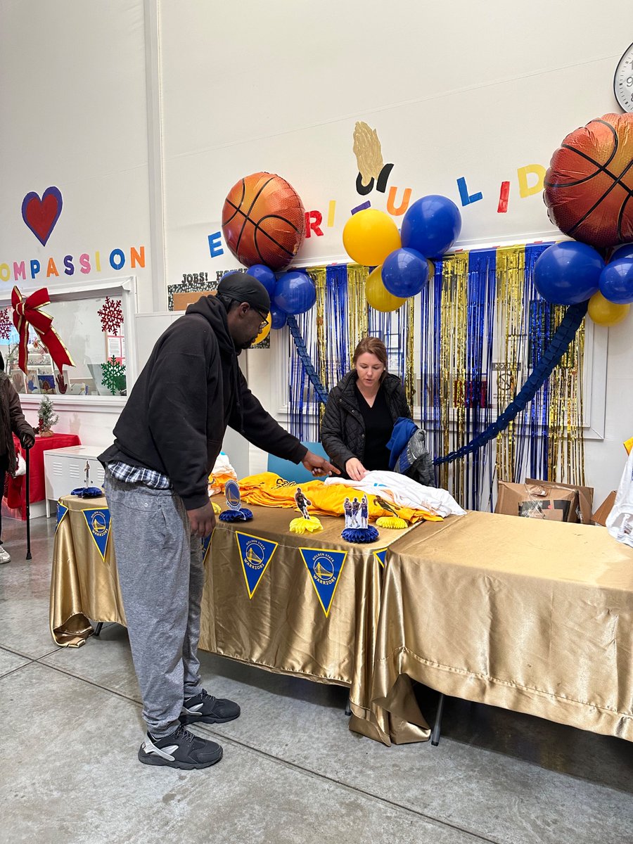 Our clients over at Division Center had an amazing time at our Warriors Launch party! 

We handed out hoodies, shirts, and tote bags to clients!

Our clients are all geared up for tonight’s game! Thank you! <a href="/Warriors/">Golden State Warriors</a>

#Dubnation