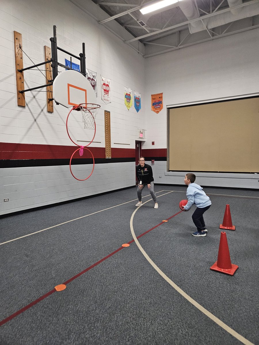 Laura Reyes tweet media