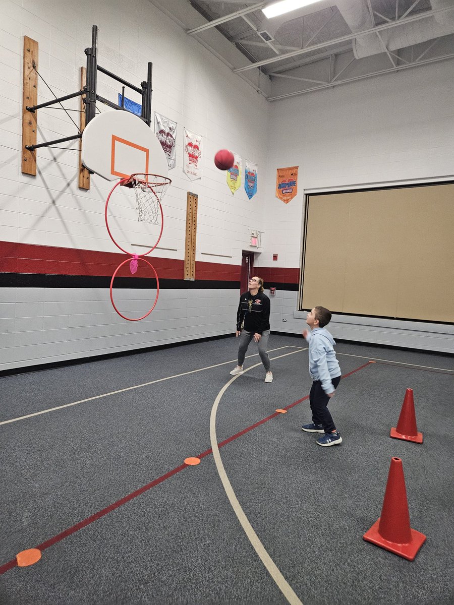 Laura Reyes tweet media