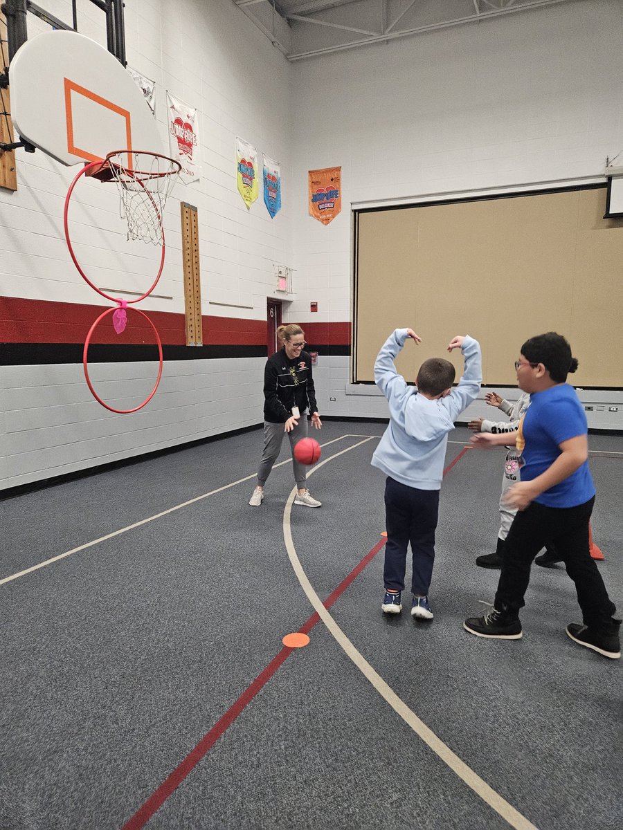 Laura Reyes tweet media