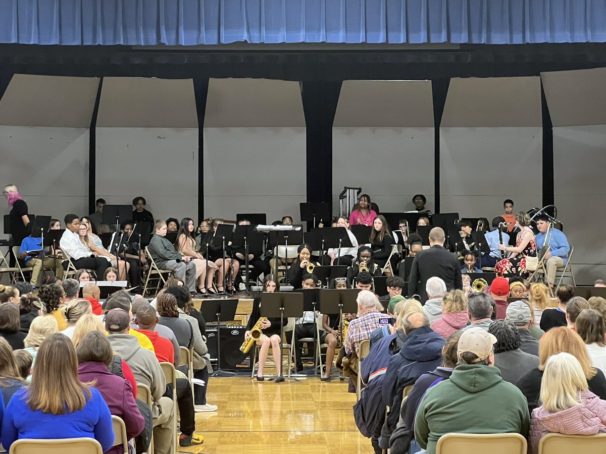 dnicholas0131's tweet photo. Come out and enjoy the show! 6th-8th Band Winter Concert just starting! 7:00 PM! More pictures to come! https://t.co/3fwjXkC5q2