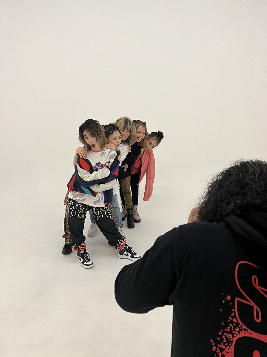 haraBCN_sunchan's tweet photo. 昨日は撮影でしたー！！
お楽しみに🎌🔥

#METALHAMMER
#NEMOPHILA https://t.co/wCPIoUn9R5