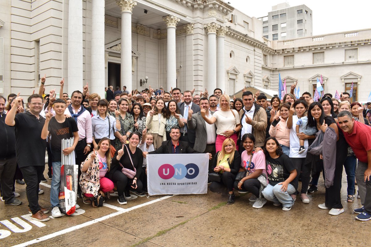 Hoy en la legislatura santafesina renové el compromiso de trabajar en la construcción de una sociedad justa. Prometo como diputado provincial representar los valores y principios de <a href="/unoargentinaok/">UNO Argentina</a>
Gracias por la confianza!