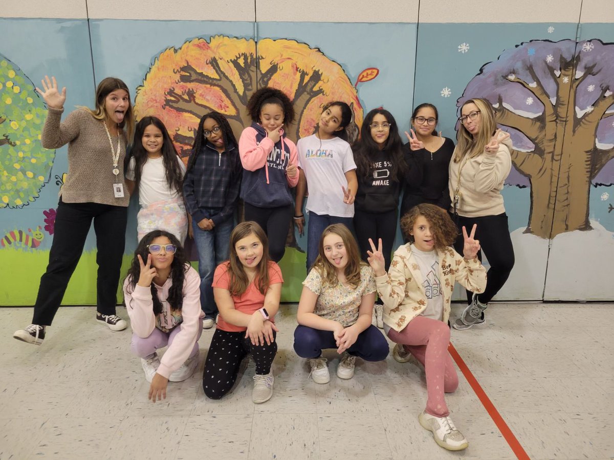 BASDLincolnCS's tweet photo. We’re in awe of the grit and determination of our Lionesses who dedicated themselves to the @GOTRLehigh program this year. They wrapped the season with a big 5K run. Big thanks to our coaches: Ms. Kinney and Ms. Karvan! #RoarOut @BethlehemAreaSD https://t.co/rlElYenV6X
