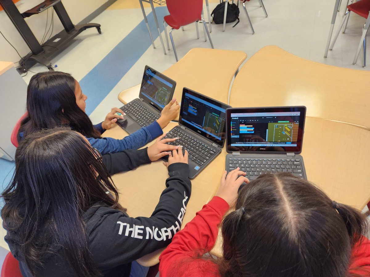 JoseLSilvaSmith's tweet image. All THS Business Ed & Computer Science, including my 7th & 8th grade PIT students continue celebrating @CSEdWeek by completing the @codeorg's Code Farm challenges. After all, you need to program a robot to work. Yay! ❤️👍😊 #TISDProud #CSEdWeek #codeorg