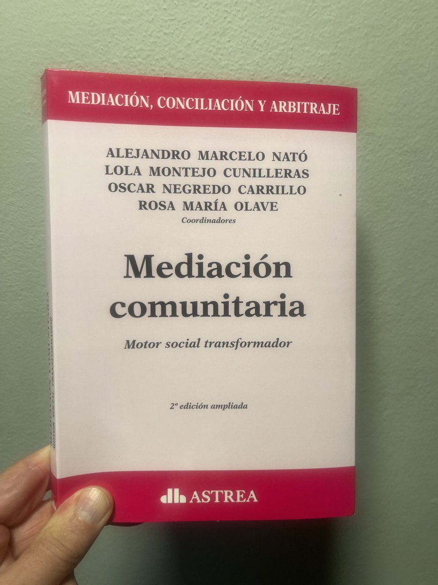 Feliz por tener impresa la segunda edición ampliada de nuestro libro: “Mediación Comunitaria.Motor Social Transformador”. Esta obra colectiva nos llena de satisfacciones. Agradecidos con la prestigiosa Editorial Astrea por renovar permanentemente la confianza.