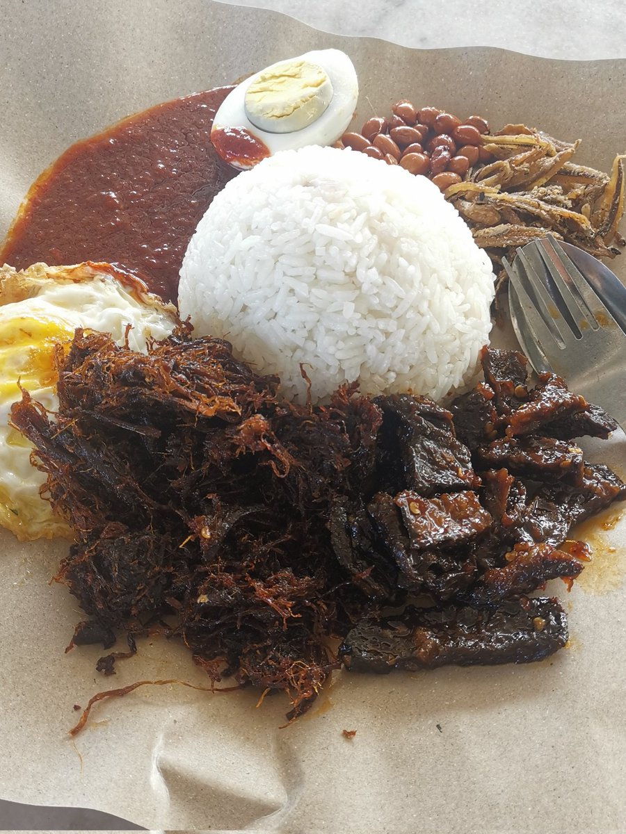 thelast_demigod's tweet photo. Checking out #PakWan as recommended by @nululuuuu
This is the most indulgent, decadent Nasi Lemak I've ever had. I'm more of a Nasi Kuning kind of guy, but it's only available at weekend.
Location:
The food court at Grace Point, just in front of the Double Six Memorial. https://t.co/Ua0xca0z4t