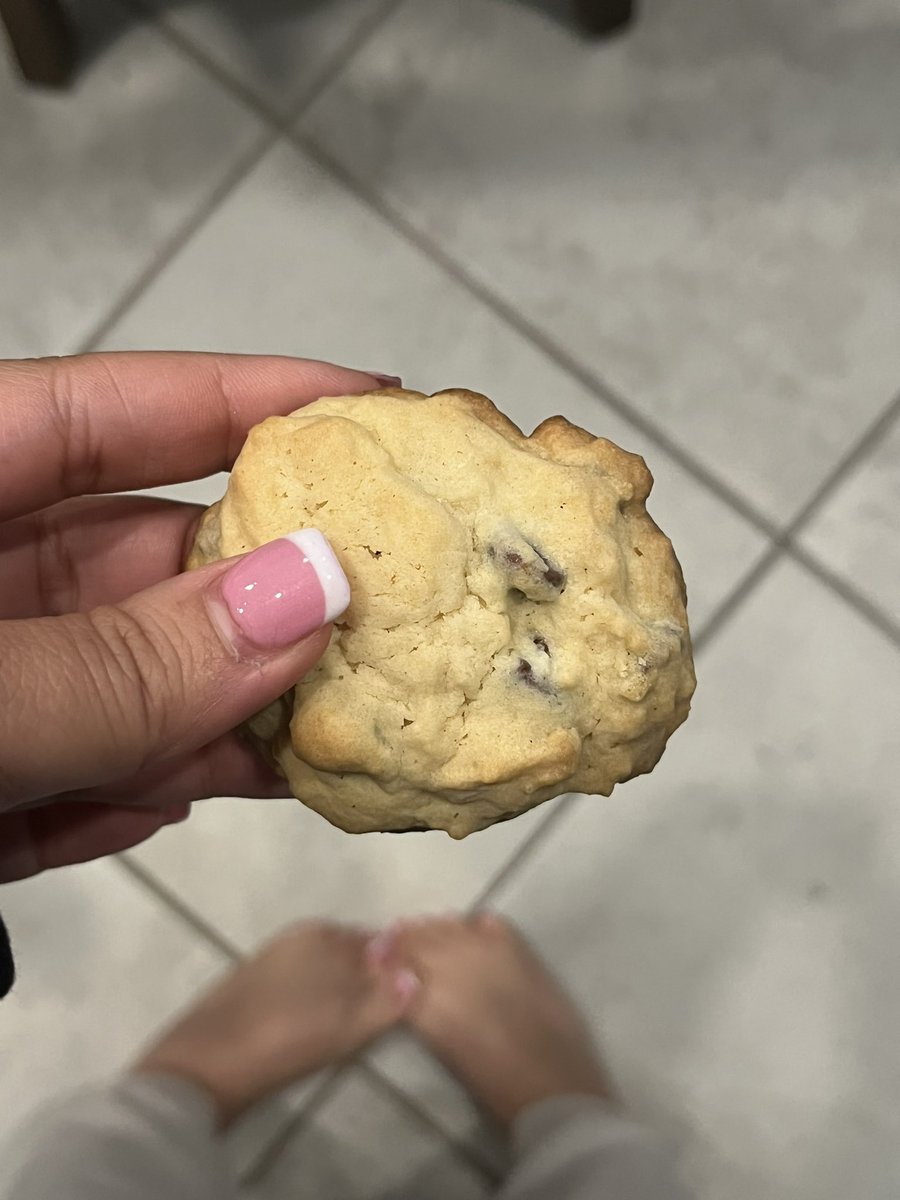 ARI3SV3NUS's tweet photo. finna eat this @JxcKSnxww cookie #lightbrite #SNOWBUNNY #lightskin #boarderlinewhiteman https://t.co/zLKsxVYA6N
