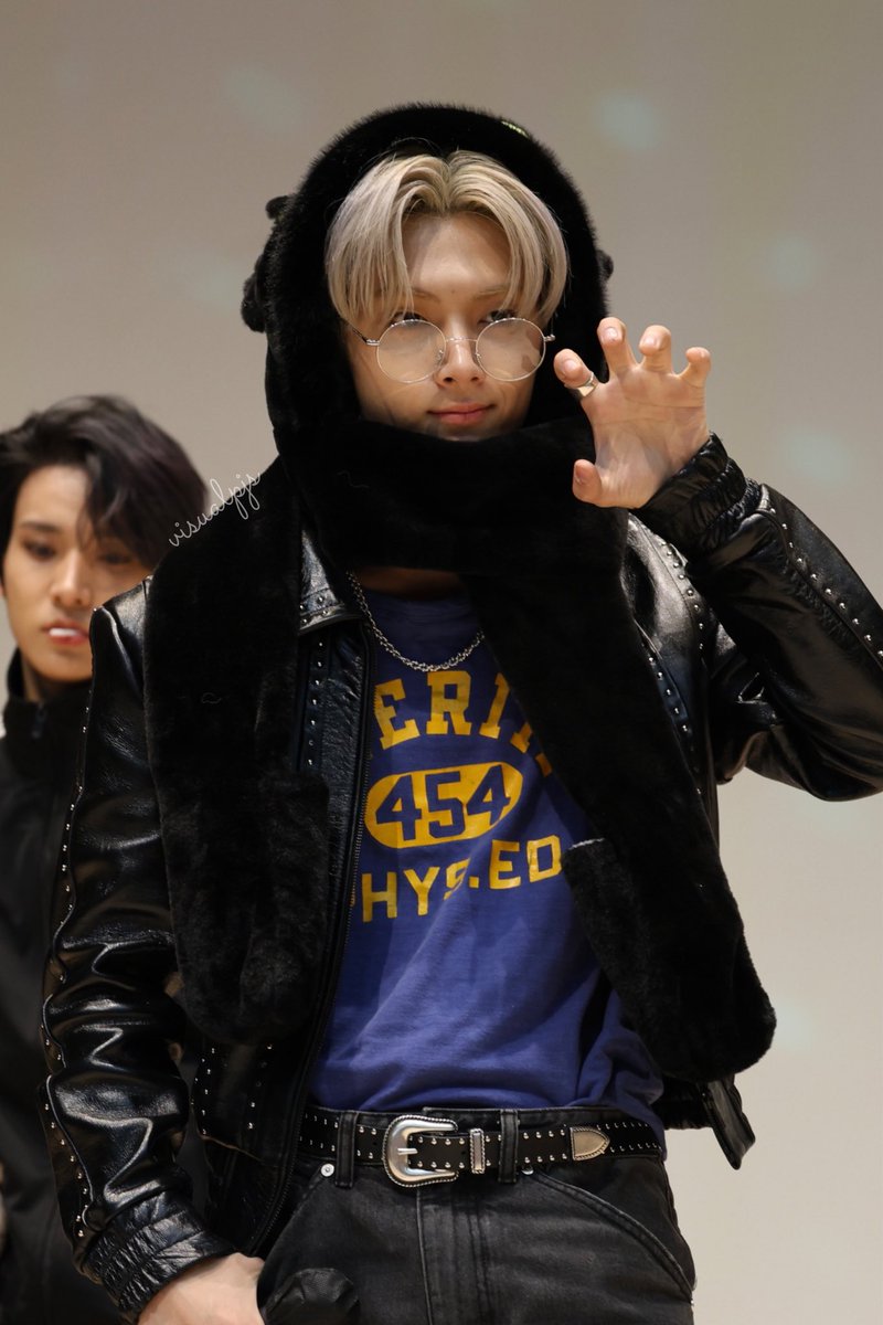 visualpjs's tweet photo. [231203 - FANSIGN]

my cutest and brightest star. ☆ (6/7)

#JAY #제이 #종성 #엔하이픈_제이 https://t.co/RHNi7ELpVj