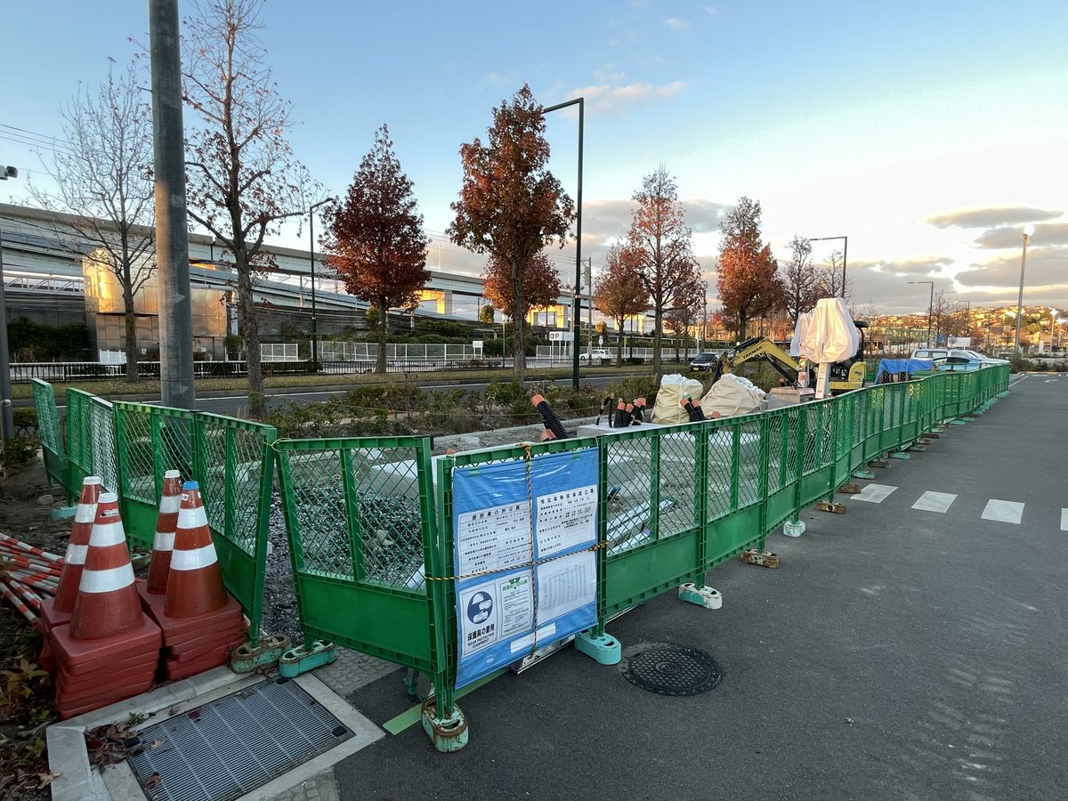 kemarin_tech's tweet photo. そういえば、先週末北九州に行きまして…
北九州SC、予想的中で発見。
予定通りの年内稼働いけそう…？
V3が6基かな？
#Tesla #スーパーチャージャー https://t.co/Tp3INJhKuy