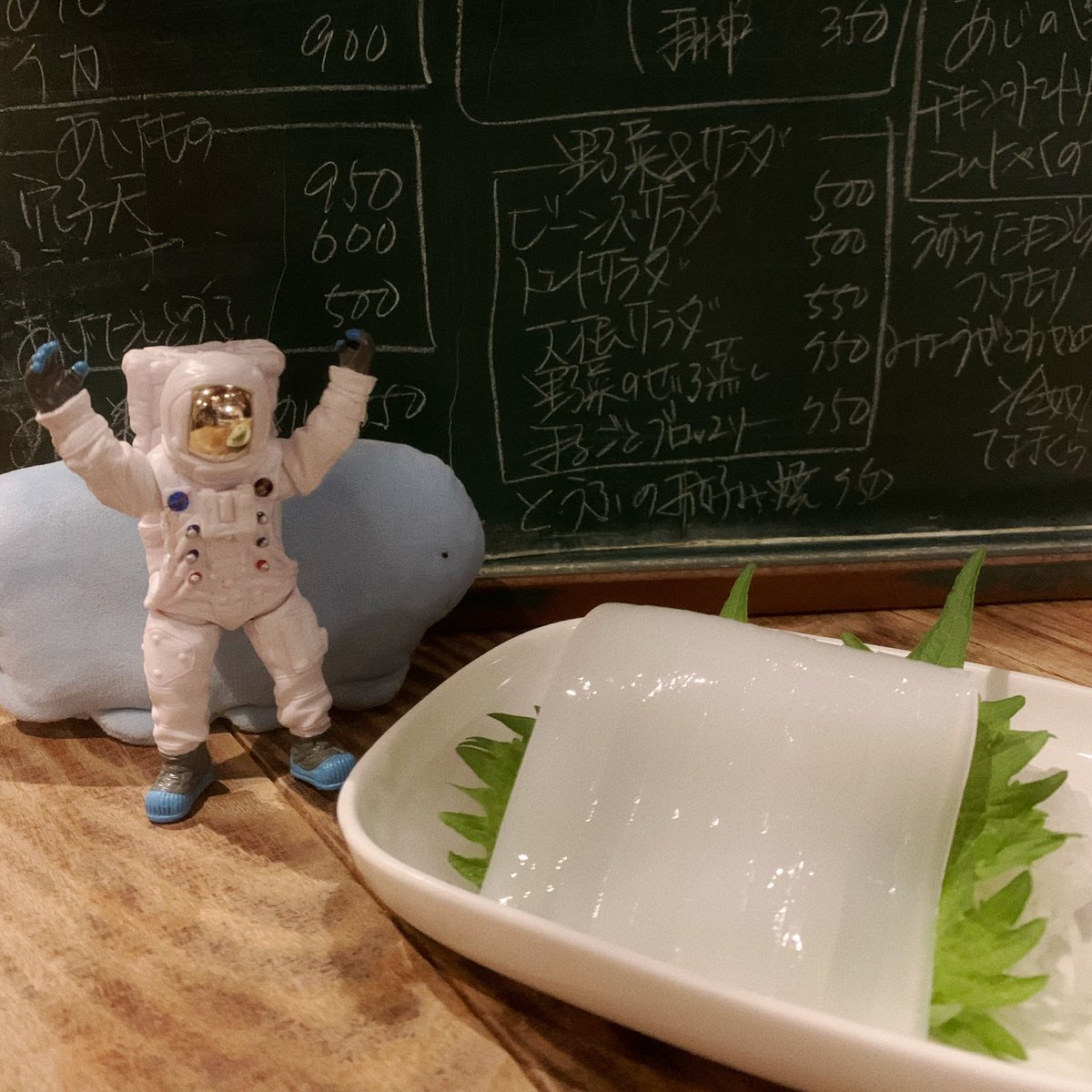 _null_nil_'s tweet photo. ﾋﾛｼﾏ ﾆﾃ ｱﾏｸﾃ ﾂﾙﾂﾙ ﾉ ｲｶ ﾆ ﾃﾞｱｳ 🦑
ｿｼﾃ ｶﾂｵ ﾉ ﾀﾀｷ ﾐﾆｻｲｽﾞ🐟 (ﾐﾆ ﾆ ｼﾃﾊ ｵｵｲ) https://t.co/fZyBwRZdjb
